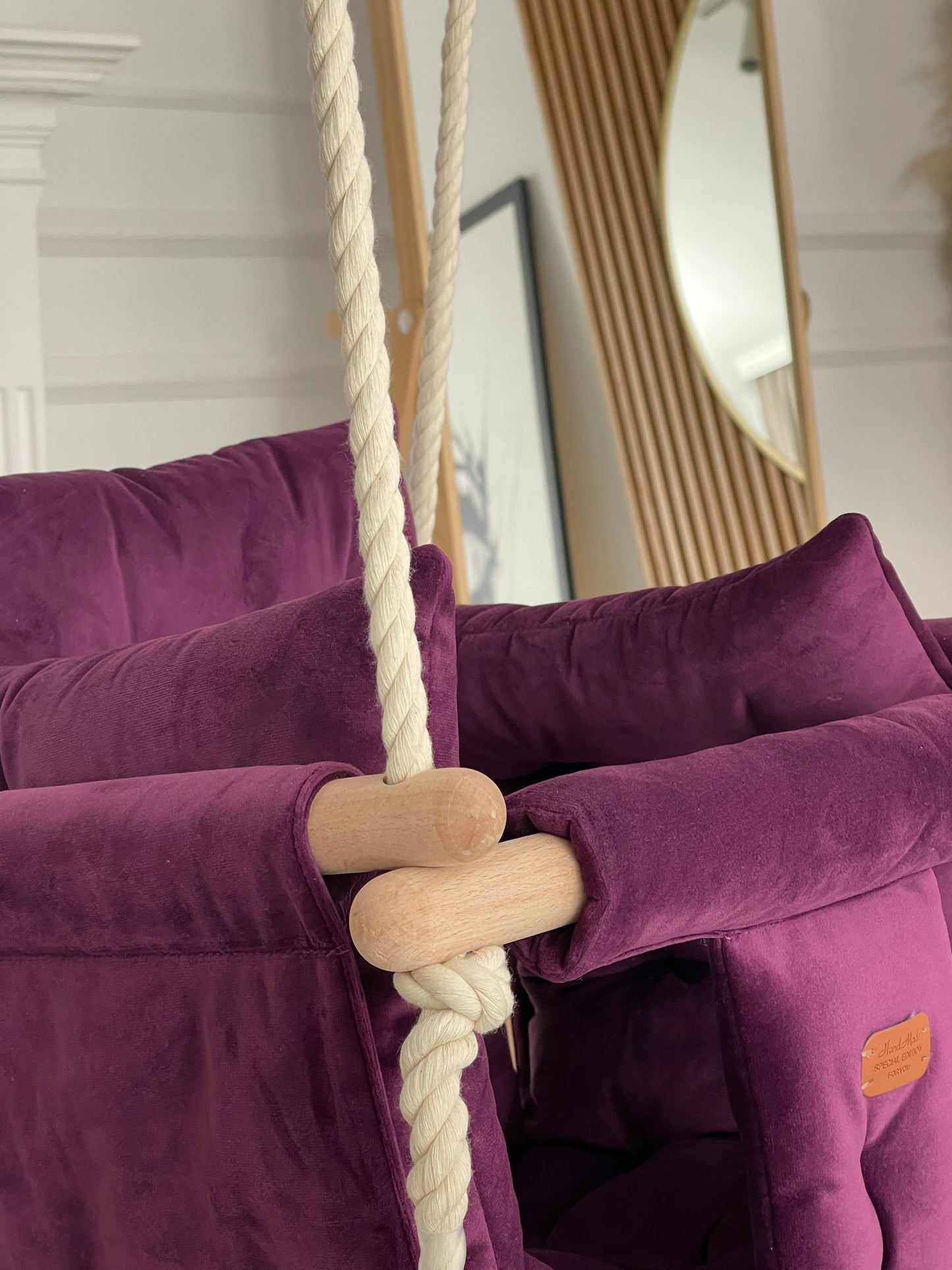 Handgefertigte beige Indoor-Schaukel für stilvolles Interieur. Babyschaukel. Indoor Swing. Baby