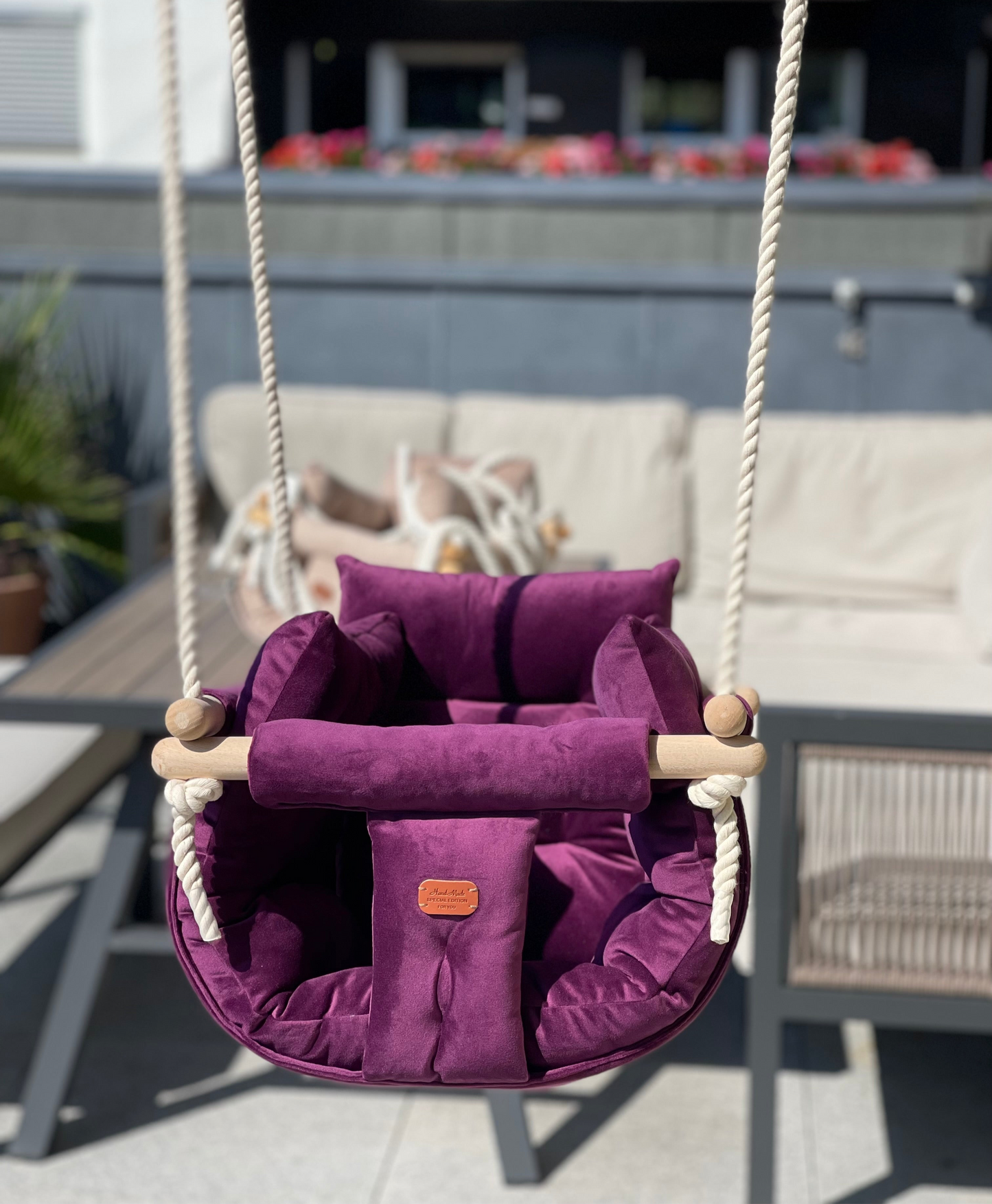 Handgefertigte beige Indoor-Schaukel für stilvolles Interieur. Babyschaukel. Indoorschaukel indoor swing baby
