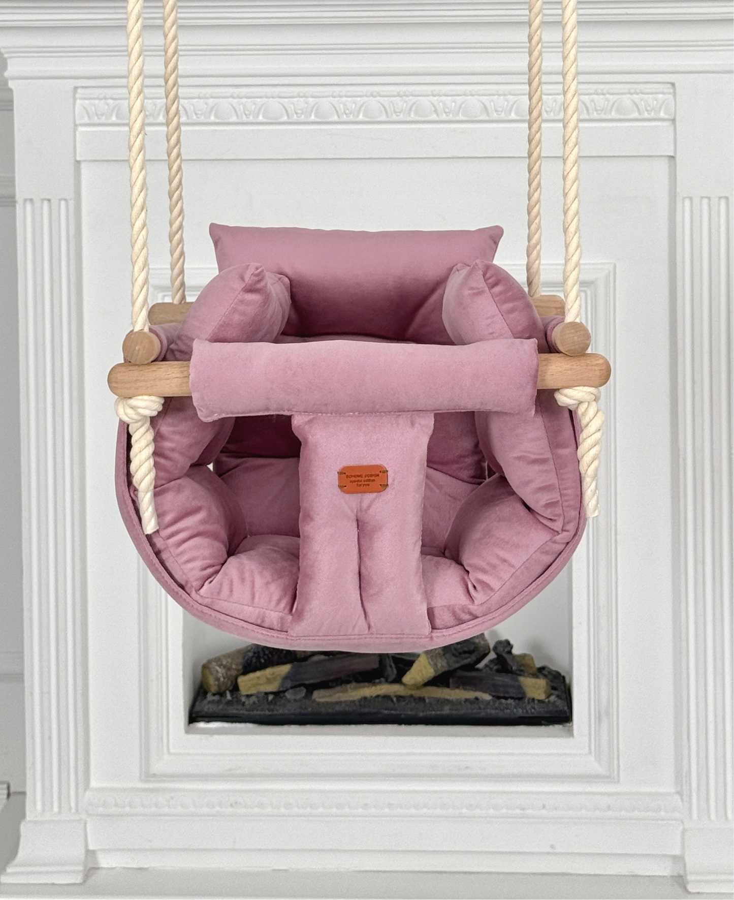 Handgefertigte beige Indoor-Schaukel für stilvolles Interieur.. baby swing. Kinderschaukel